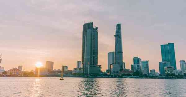 众泰后尾灯一个多少钱