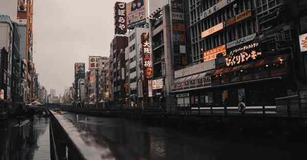 索八钥匙电池哪面朝上
